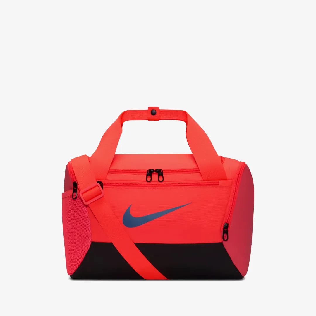 NIKE BRASILIA 9.5 TRAINING DUFFEL BAG 25L HOT LAVA