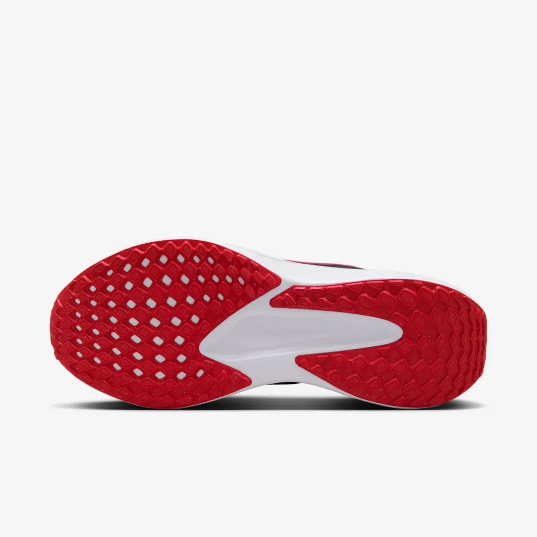 NIKE QUEST 6 BLACK WHITE DARK SMOKE GREY UNIVERSITY RED